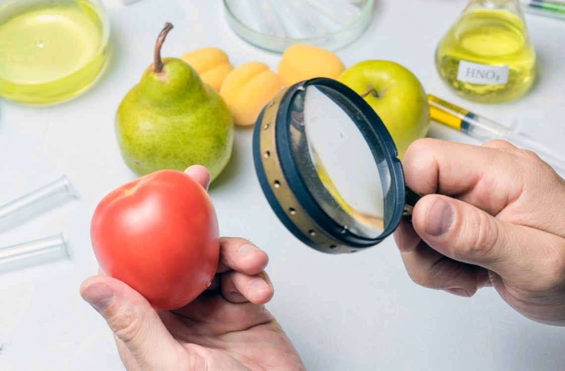 The,Food,Safety,Inspector,Is,Testing,Fruit,From,The,Market.